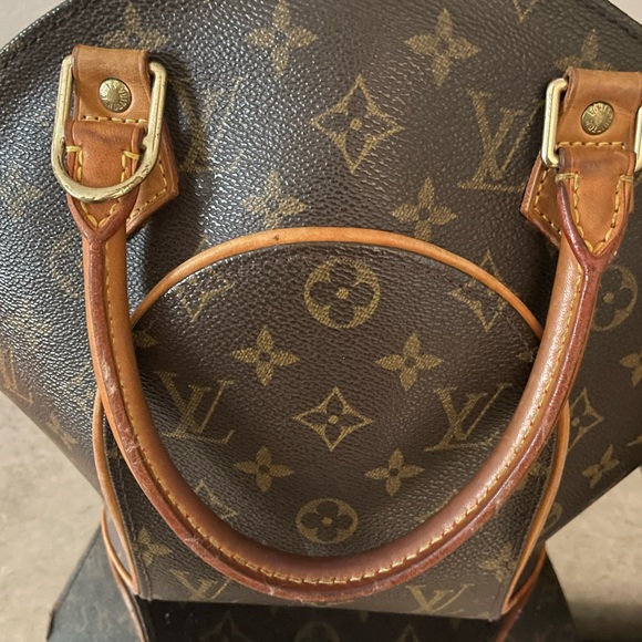 Louis Vuitton Monogram Ellipse - Picture 7 of 7